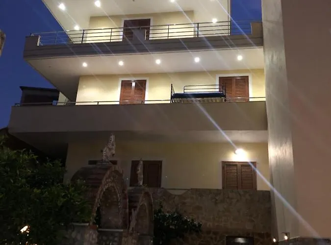 The Sunset Leven Apartament