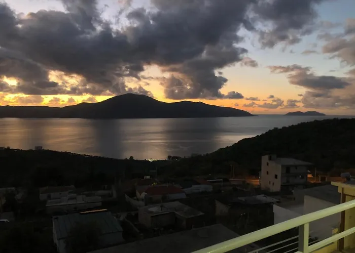 The Sunset Leven Apartament Wlora