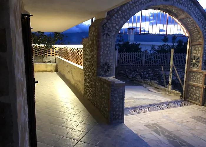 The Sunset Leven Apartament