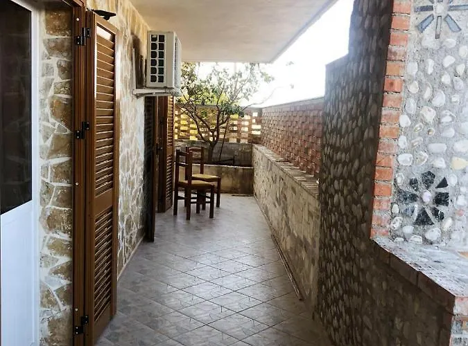 The Sunset Leven Apartament Wlora